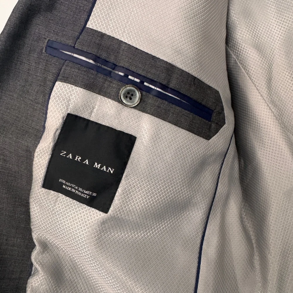 Zara Men's Charcoal Suit 2 piece Jacket and trousers